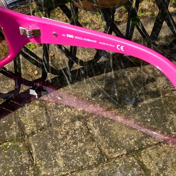 DOLCE & GABANA SUNGLASSES WITH CLEANING CLOTH AND CASE, NEW WITH TAGS - Picture 4 of 8